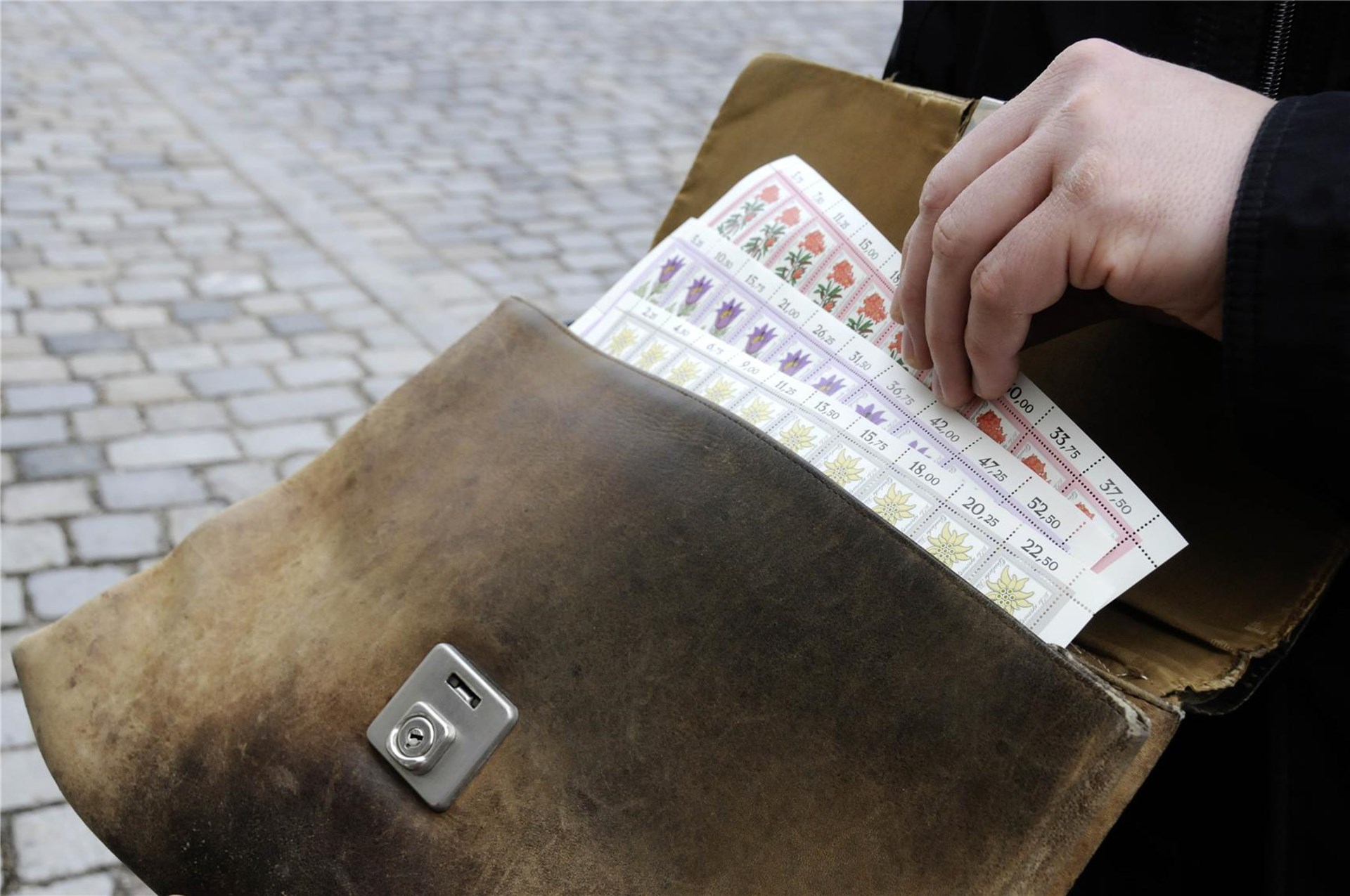 Mit den Wohlfahrtsmarken in der Tasche 